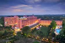 hotel clarks shiraz india